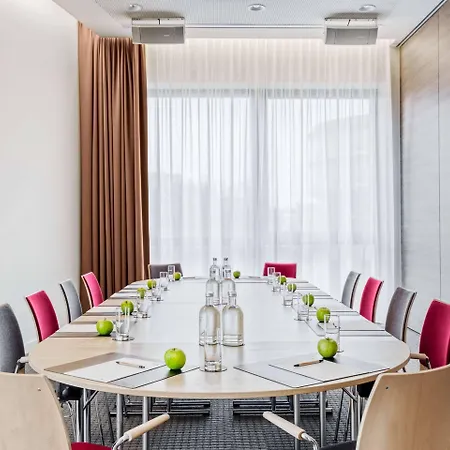 Intercityhotel Hauptbahnhof-ost 호텔