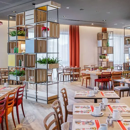 Intercityhotel Hauptbahnhof-ost 호텔